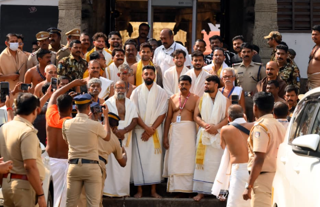 TEAM INDIA : ಪದ್ಮನಾಭಸ್ವಾಮಿ ದೇವಸ್ಥಾನಕ್ಕೆ ಭೇಟಿ ನೀಡಿದ ಟೀಂ ಇಂಡಿಯಾ.!